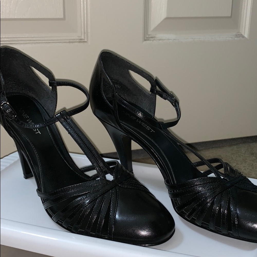 Nine West Black T-strap Heel Sz10